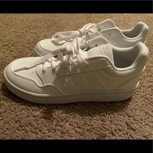 Adidas boys white sneakers shoes size 5